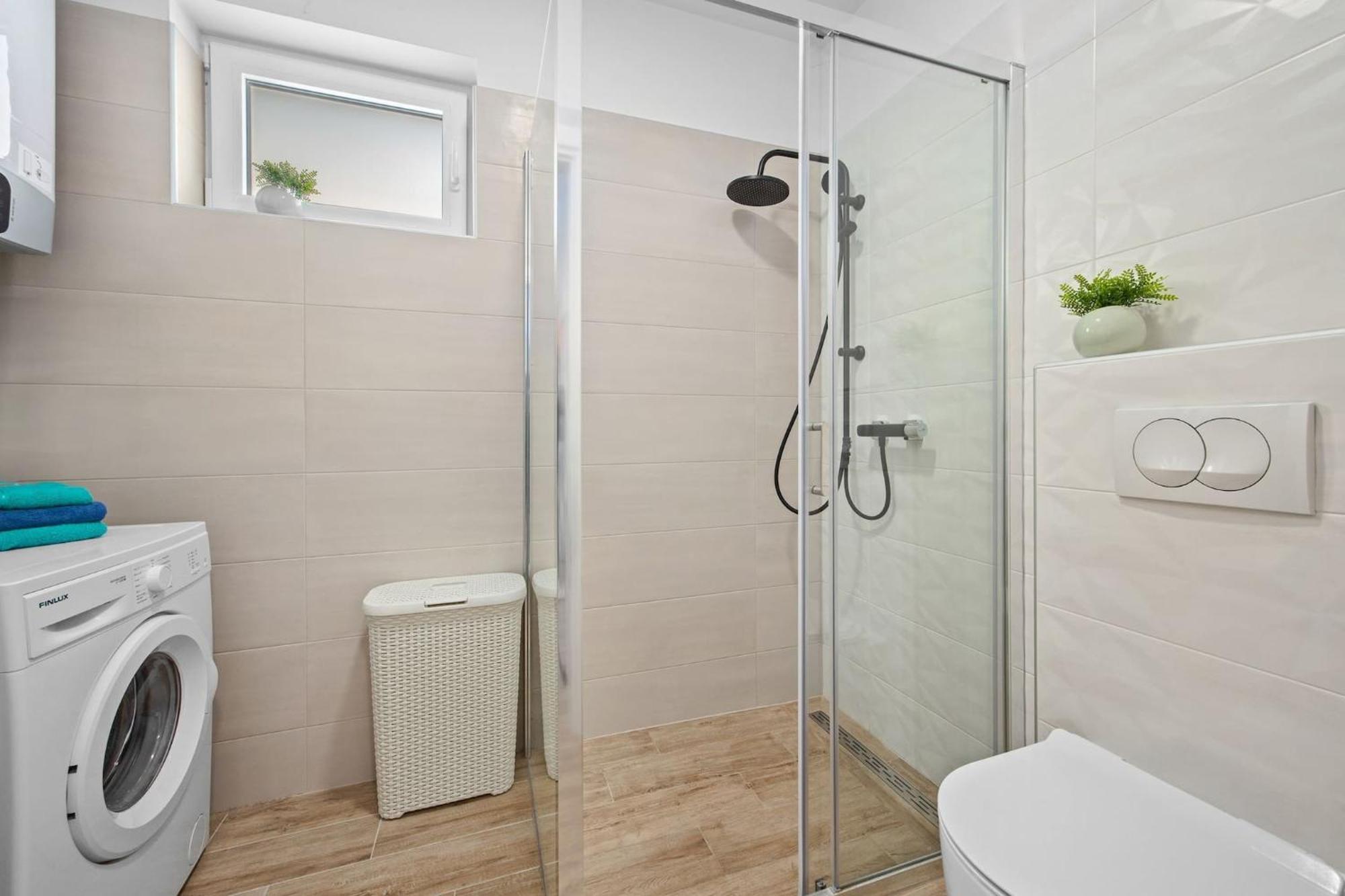 Tim & Klara - Sunny Island Apartment Cres
