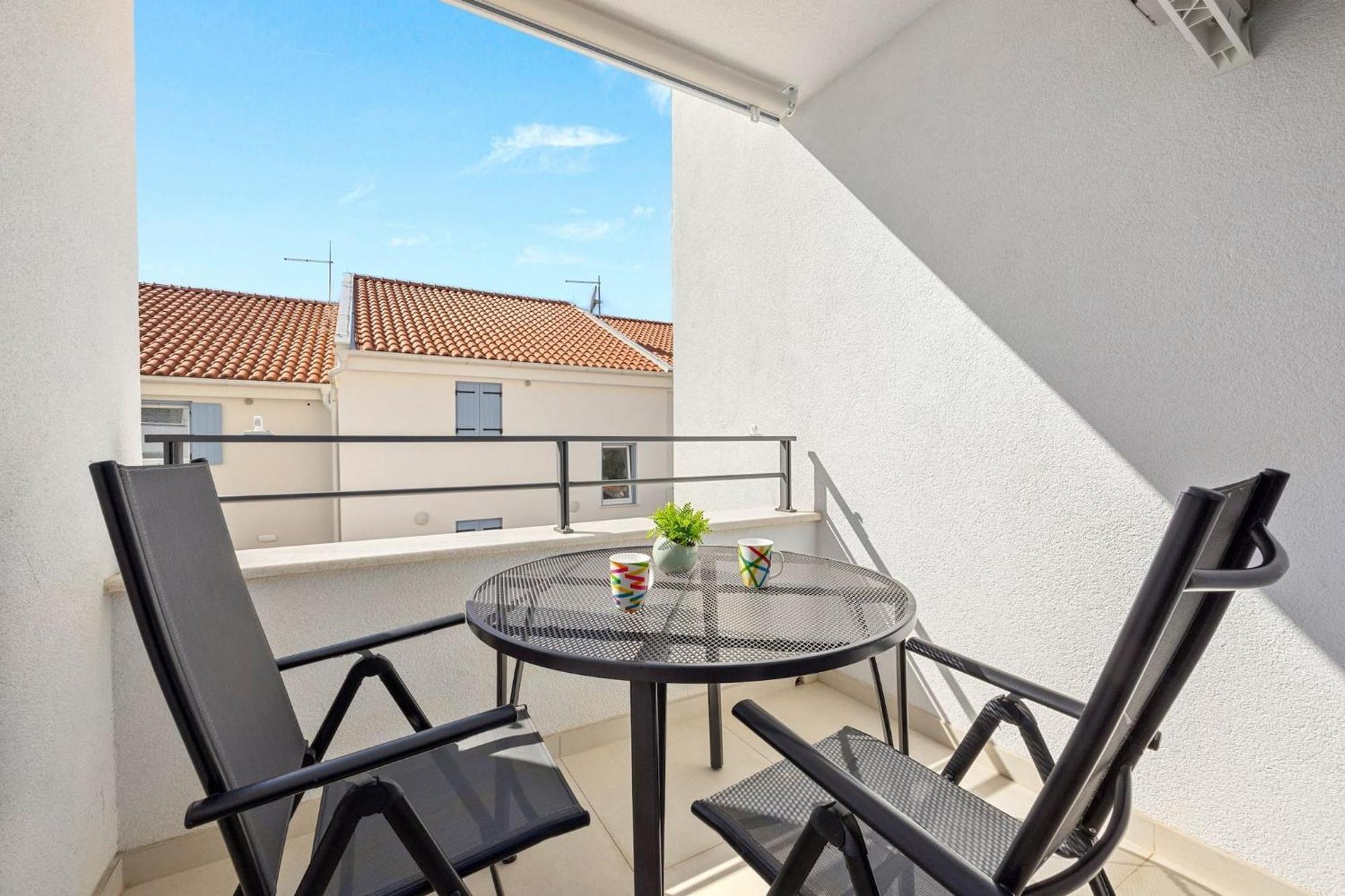 Tim & Klara - Sunny Island Cres