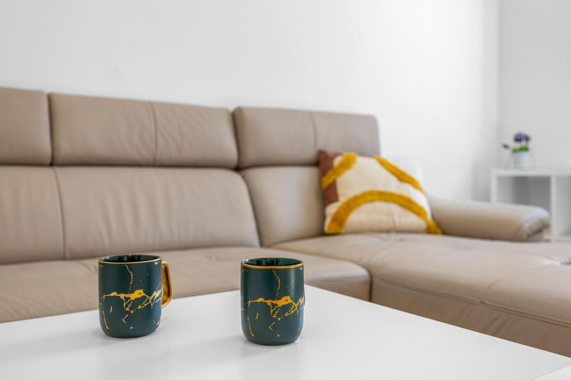 Tim & Klara - Sunny Island Apartment Cres