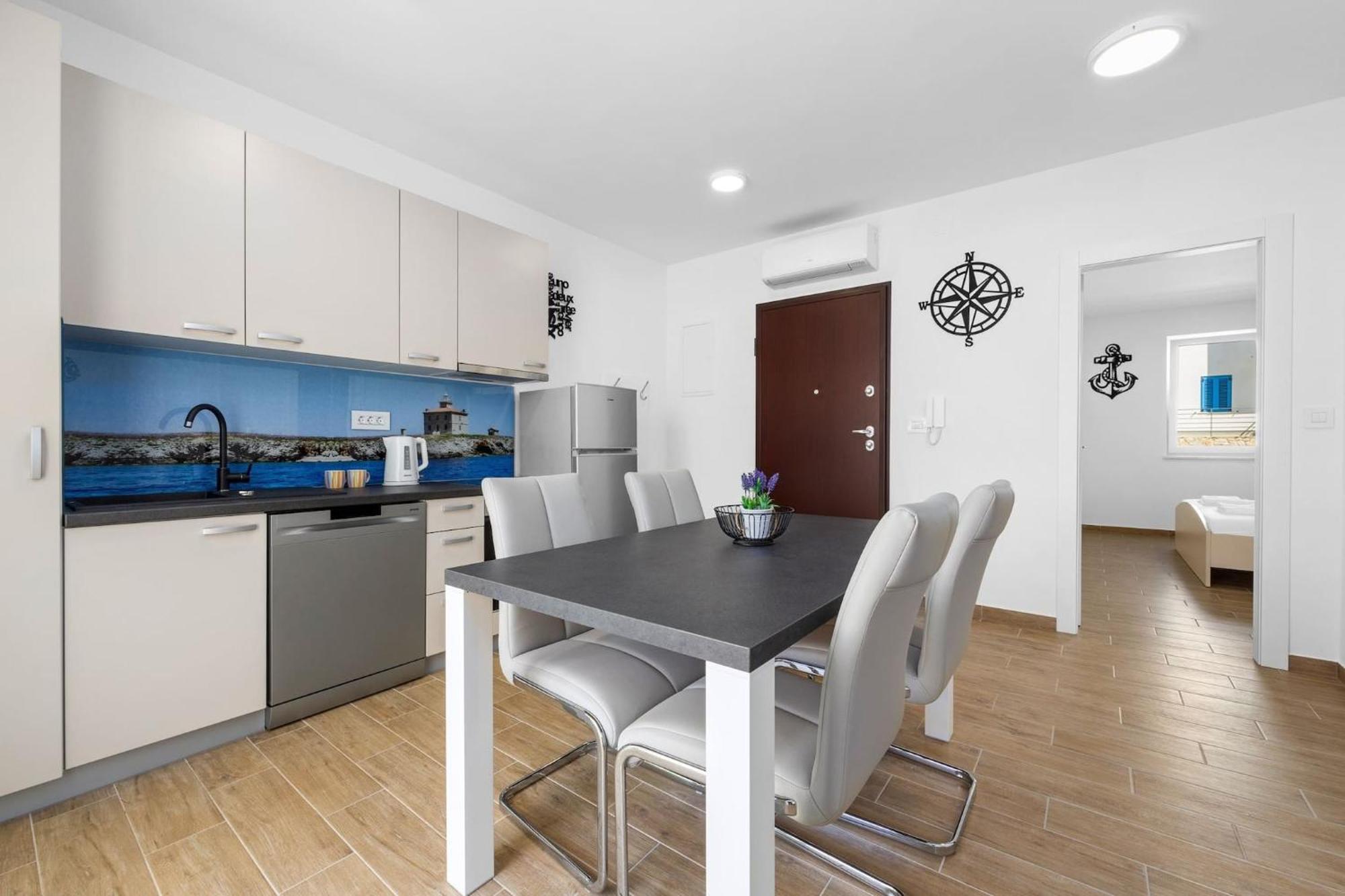 Tim & Klara - Sunny Island Cres